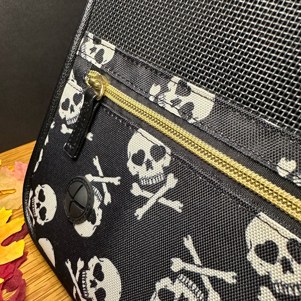 Betsey Johnson Pet Carrier in Black and Pink with skull and crossbones - Picture 14 of 14
